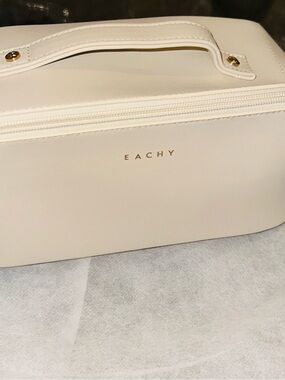 Cream Top-Handle Cosmetic Case
